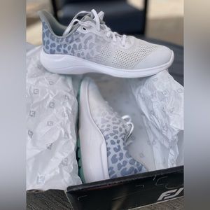 Women’s golf shoes